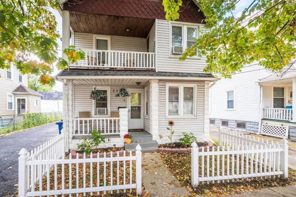 The House - Lark 1 Apartment Lakewood
